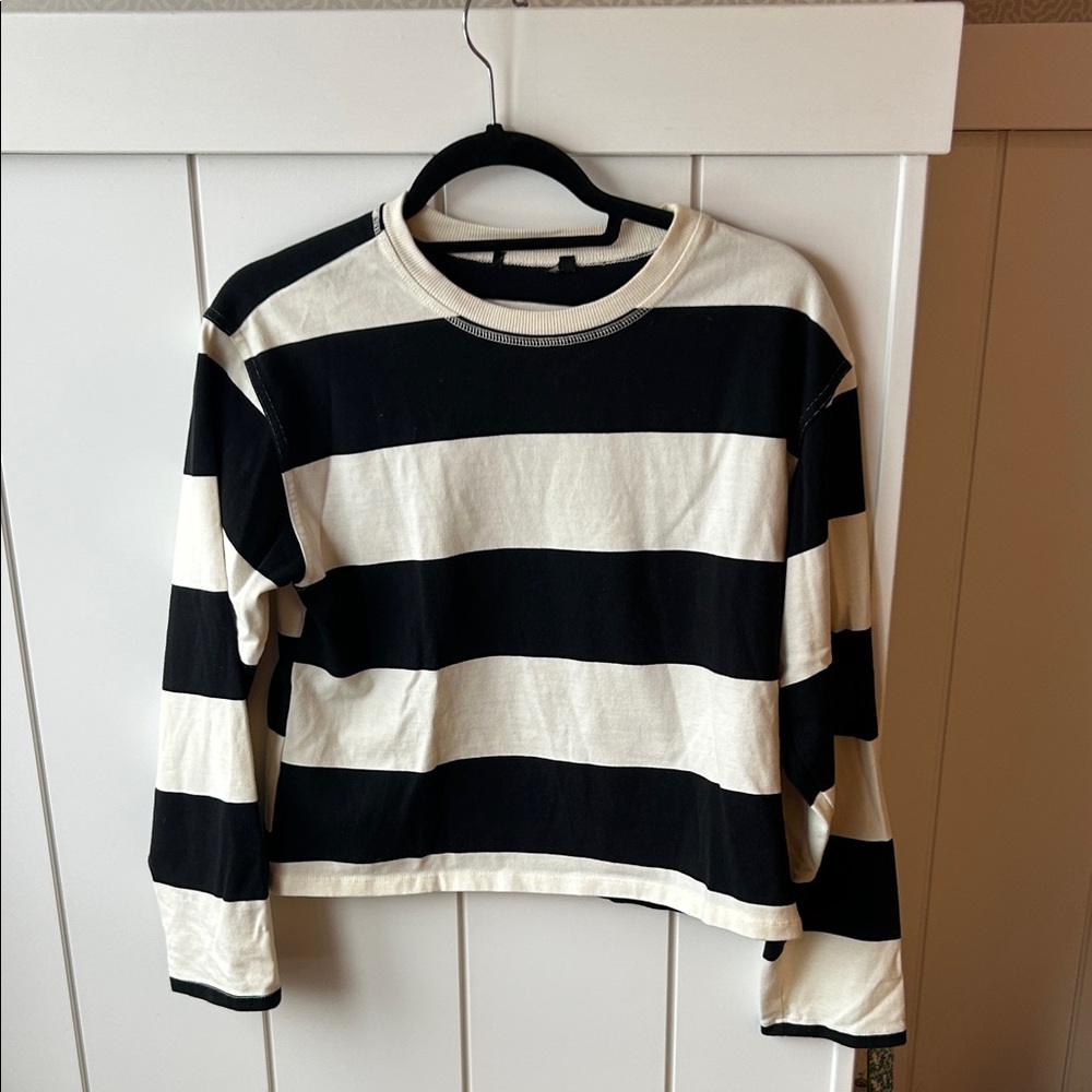 Forever 21 Black and White Striped Long Sleeve Tee